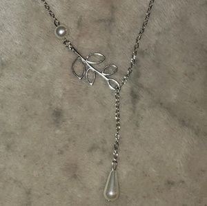 4/$25 Leaf pearl drop necklace